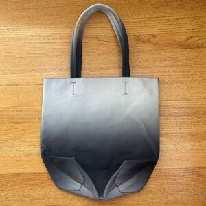 Chic Ombre Tote Bag in Black and Gray